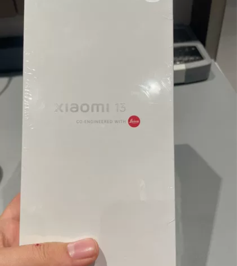 小米13白色8+256G，全新未拆封，包邮...