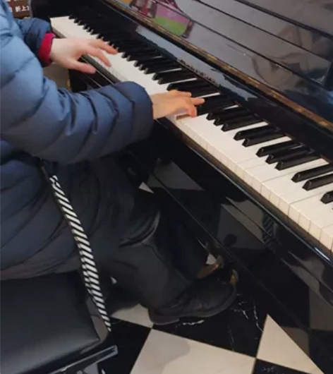 珠江钢琴底价处理了 小孩考到六级了需要换更...
