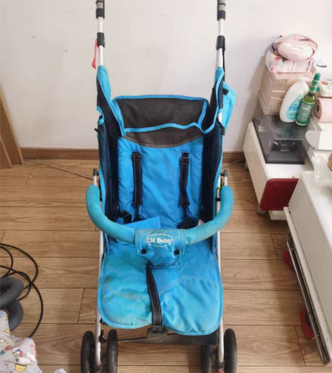 婴儿推车     便携可折叠 由于孩子长大...