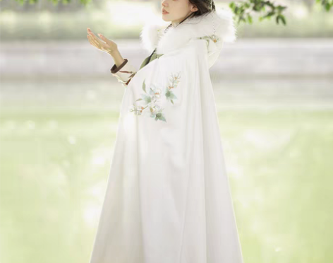 转卖【暖心价】袅袅  桔屿汉服女长款斗篷加...