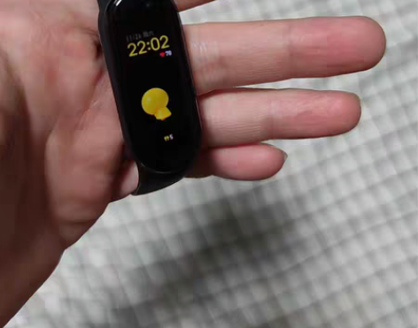 包邮小米手环6 NFC版 黑色 送一个黄色...