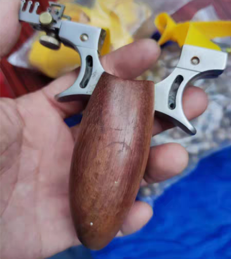 精准弹弓,亏血本出售!自提(包含橡皮筋两条...