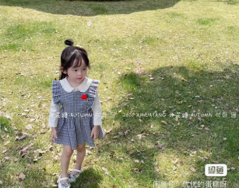 包邮春秋女童立体草莓格子木耳边背带裙连衣裙...