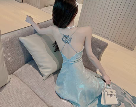 转卖全新性感亮闪闪人鱼姬偏光吊带连衣裙女辣...