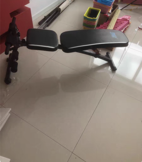 哑铃凳可调,照片处有个被刮开一点,不影响使...