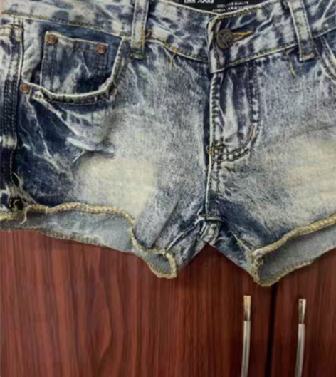 搬家！！！卖闲置！！！牛仔复古热裤短裤！！...