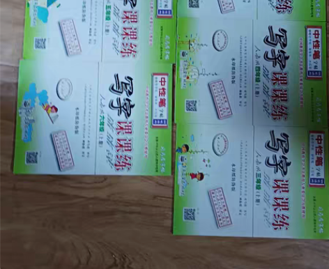 出售小学各年级字帖,空白的3元一本,写完的...