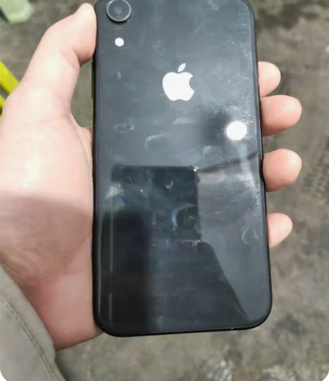 出自用iPhone XR 国行，黑色64g...