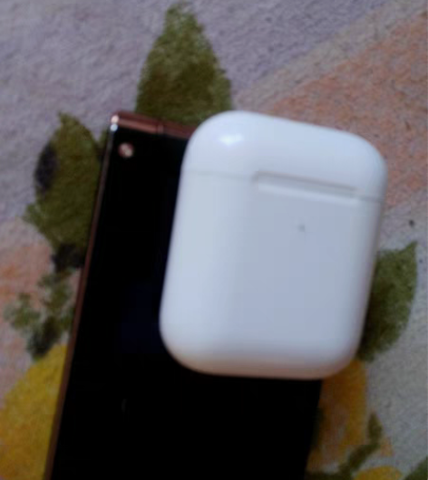 包邮无线耳机二代可无线充电那种,是从旧货市...