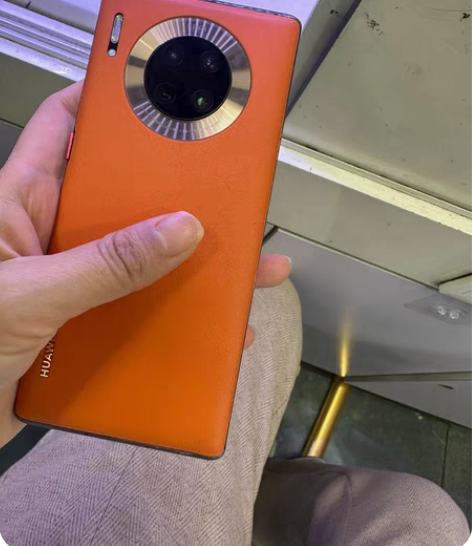 华为Mate30pro国行、内屏漏液、不影...