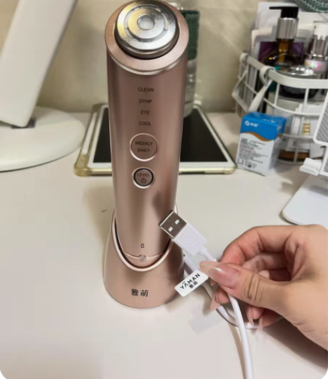雅萌水光钻m18 配件齐全，有充电线，底座...