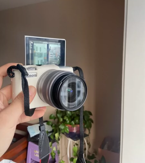 佳能EOS M10套机,可自拍美颜连app...