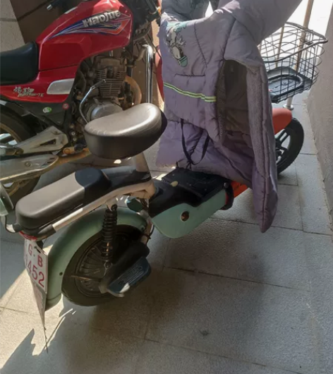 因为要换大车开，出售自用一手哈啰电动自行车...