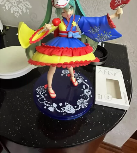 初音未来正版手办两个打包带走夏日祭和小恶魔...