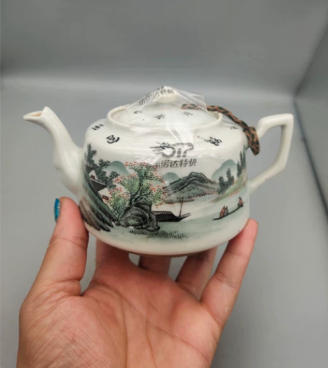 民国大家的精品山水小壶一把,玉壁底,壶型和...
