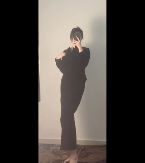 vintage中古 纯黑色 金丝绒 套裙 整体衣服上身的感觉...