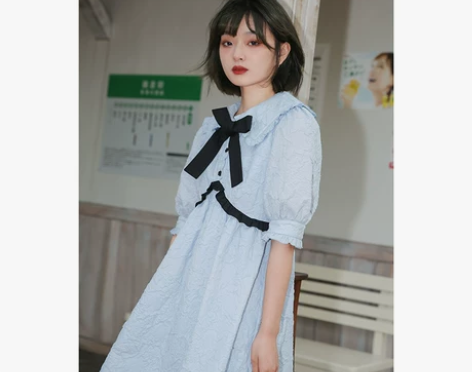 小葱良裁蓝色娃娃领连衣裙女夏季宽松甜美褶皱...