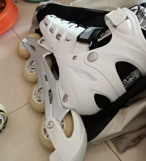 旱冰鞋出售 35-38码 感兴趣的话点...