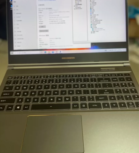 机械革命umi cc完美成色，用了一年半i...
