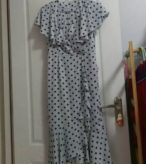 全新S码鱼尾包臀波点连衣裙，质量和款式都不...