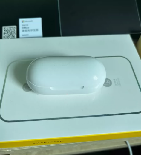 一加蓝牙耳机丢了一个,带充电仓一起出。包邮...