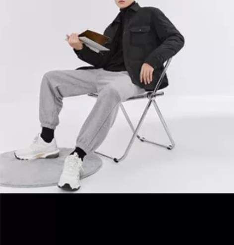 太平鸟黑色羽绒服,穿了一次,有点小,便宜处...