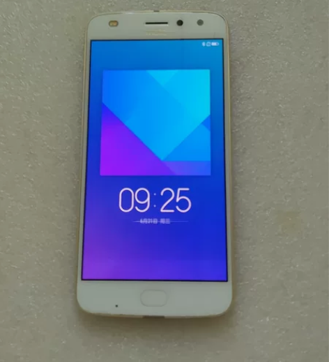 摩托罗拉z2play,4+64g;双卡双待...