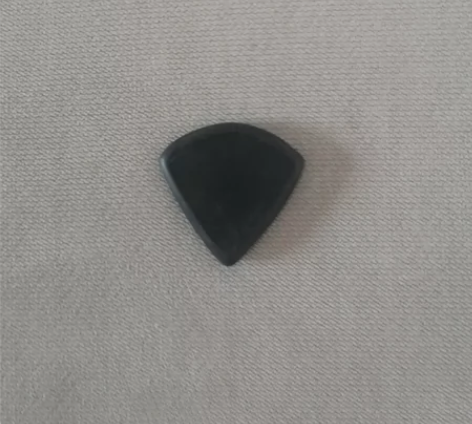 黑色手工尼龙拨片,打磨粗超 感兴趣的话点“...
