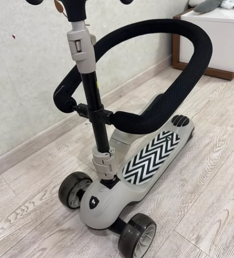 贝易滑板车,当时买的三合一,推的把手弄丢了...